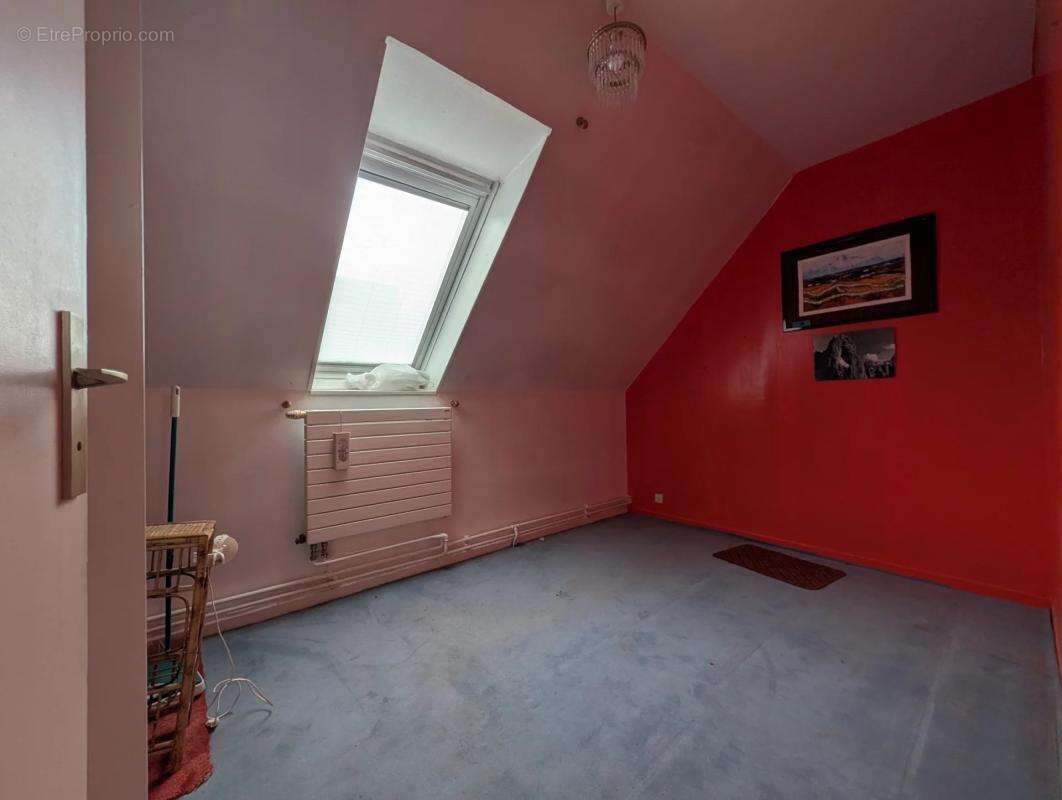 Maison à LES CLAYES-SOUS-BOIS