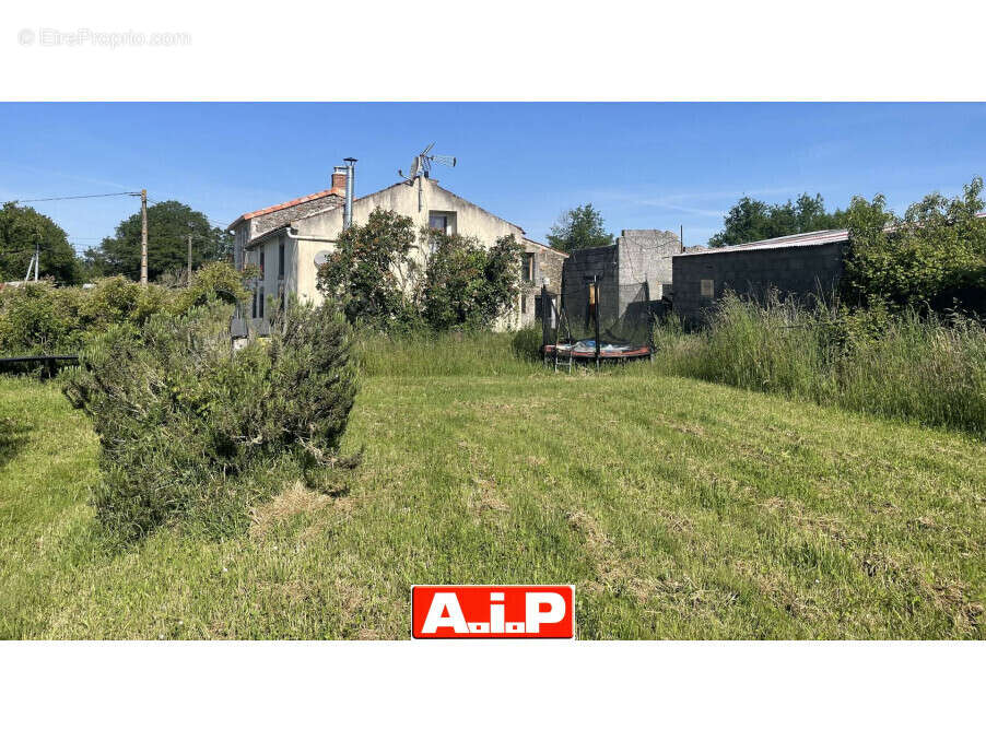 Maison à SAINT-HILAIRE-DE-VOUST