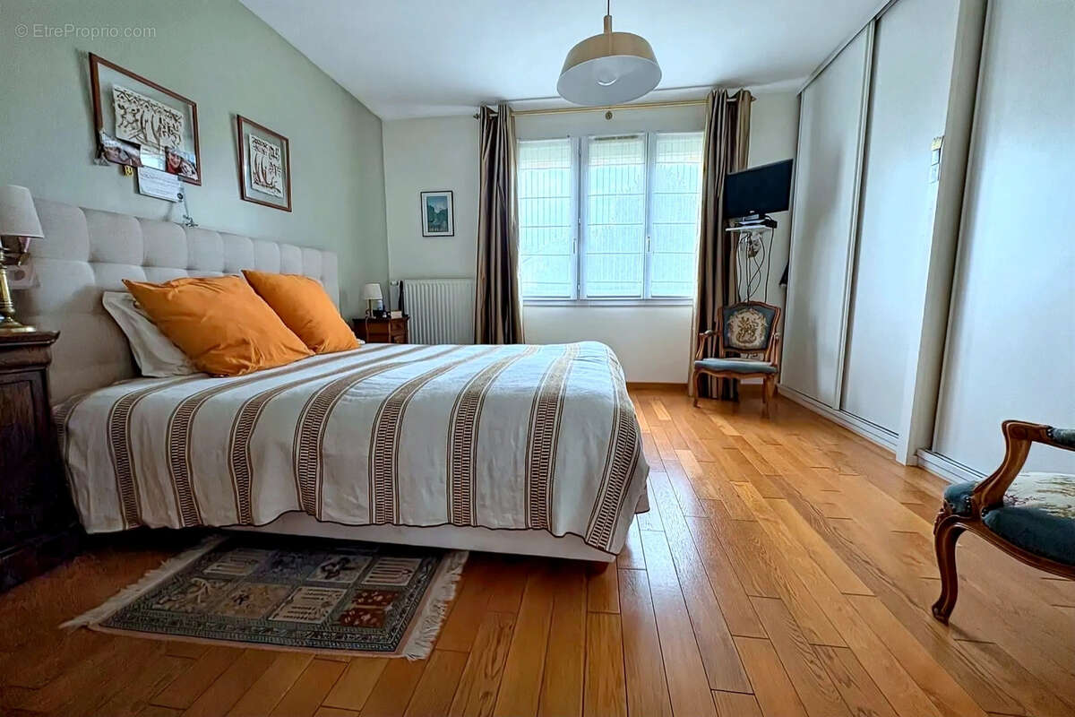 Maison à BUSSY-SAINT-GEORGES