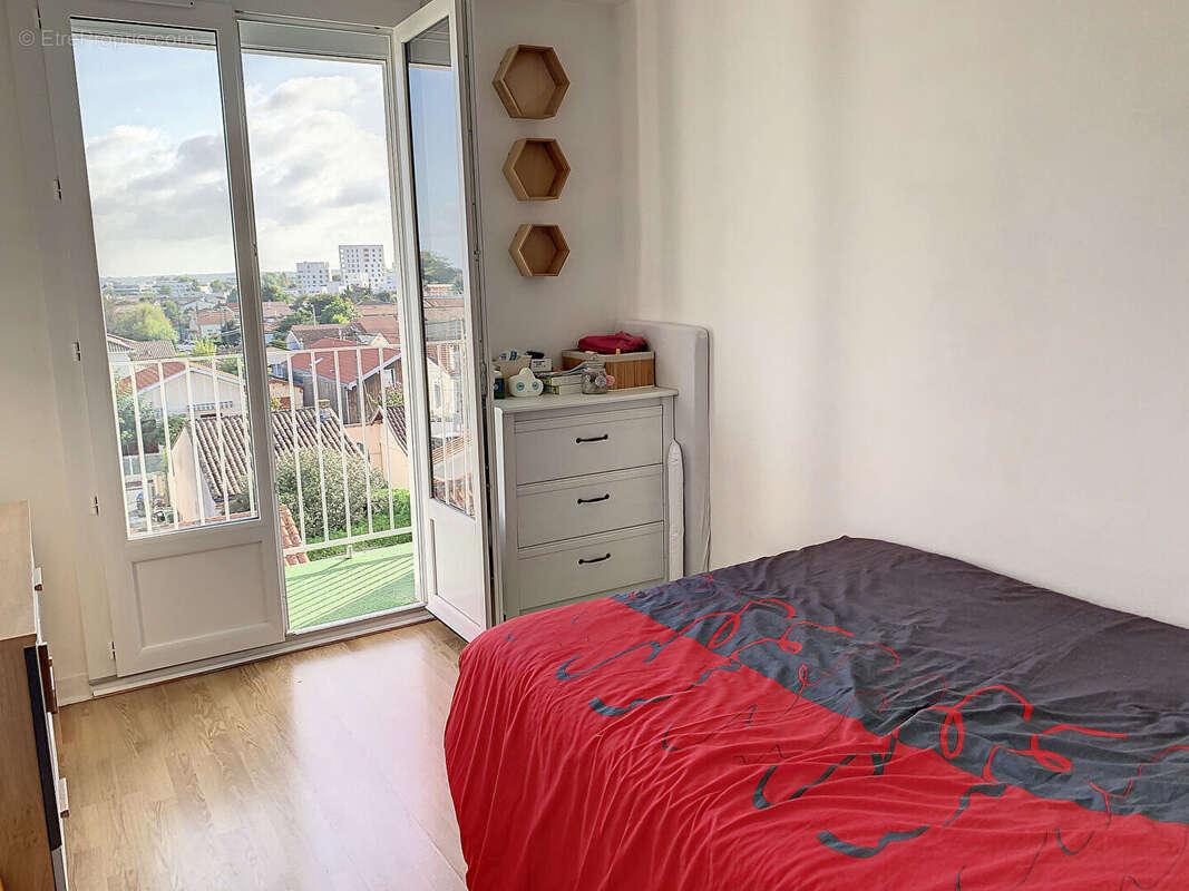 Appartement à VILLENAVE-D&#039;ORNON