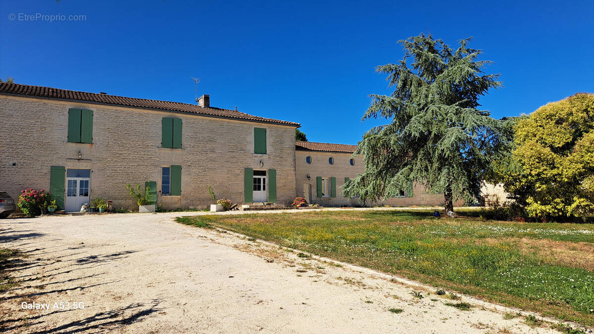 Maison à SAINTES