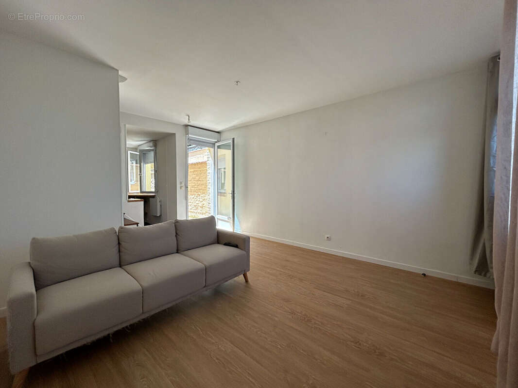 À VENDRE - Maison rénovée d'environ 68 m² au sol - Picquigny - photo 3