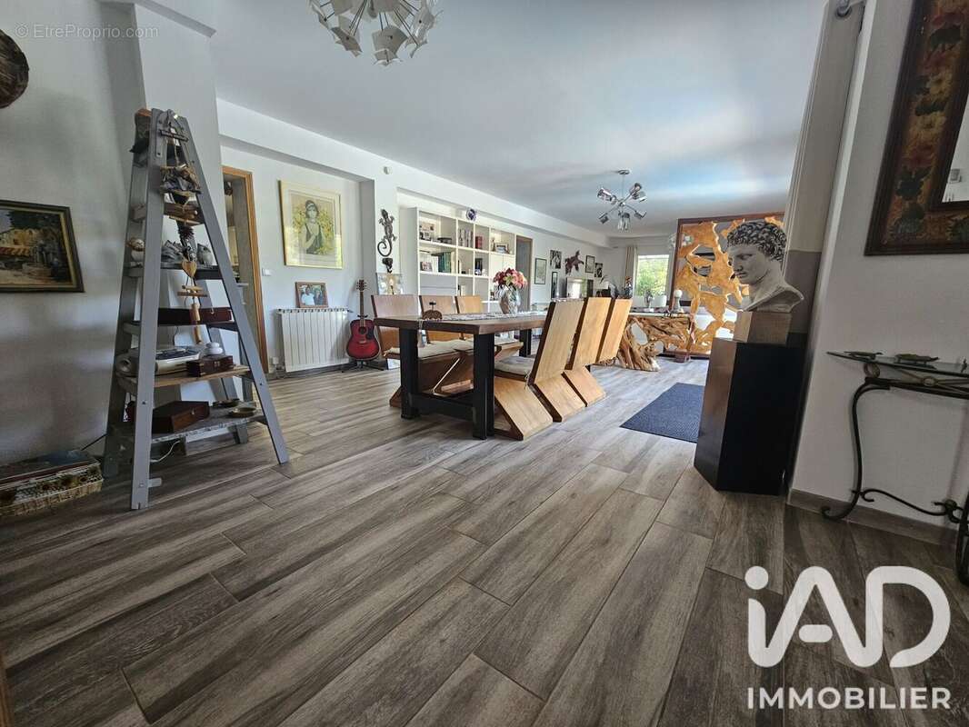 Maison 238 m² à Ollieres  - photo 3
