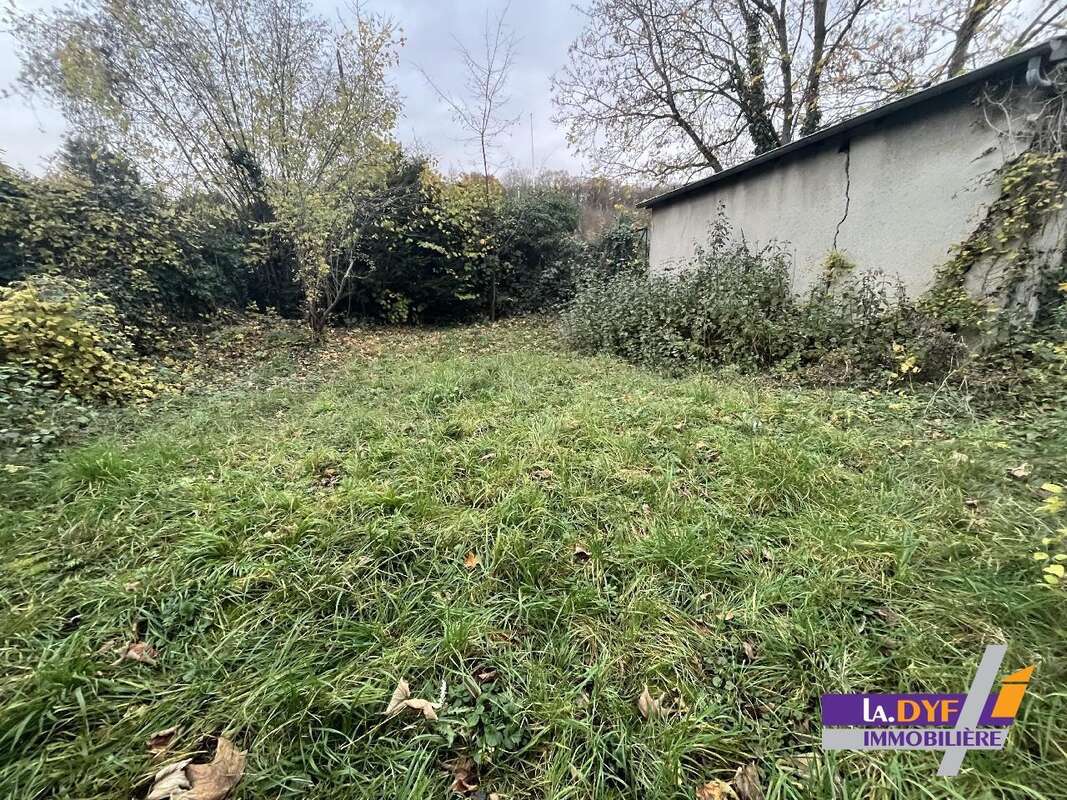 Terrain à VAUJOURS