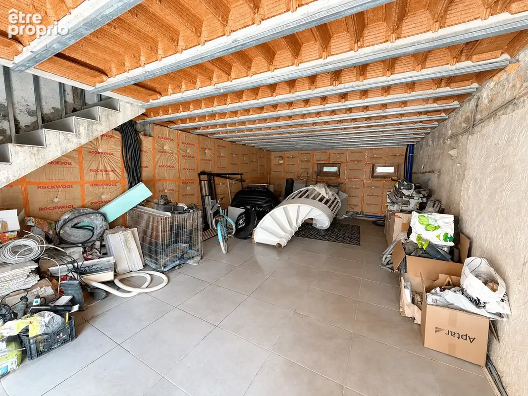 Ancien corps de ferme rénové   145 m2 habitables avec 160 m2 d’annexes - photo 8