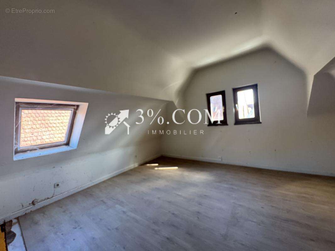3%COM Triplex à rénover totalement au centre de Hochfelden - photo 7