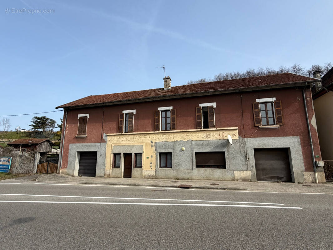 Maison à SAINT-VICTOR-DE-CESSIEU
