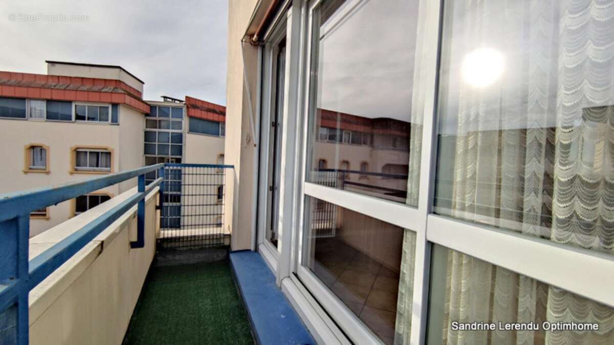 ROUEN RIVE GAUCHE – Appartement lumineux avec balcon, parking et ascenseur, résidence sécurisée Vue avec Panorama - photo 9