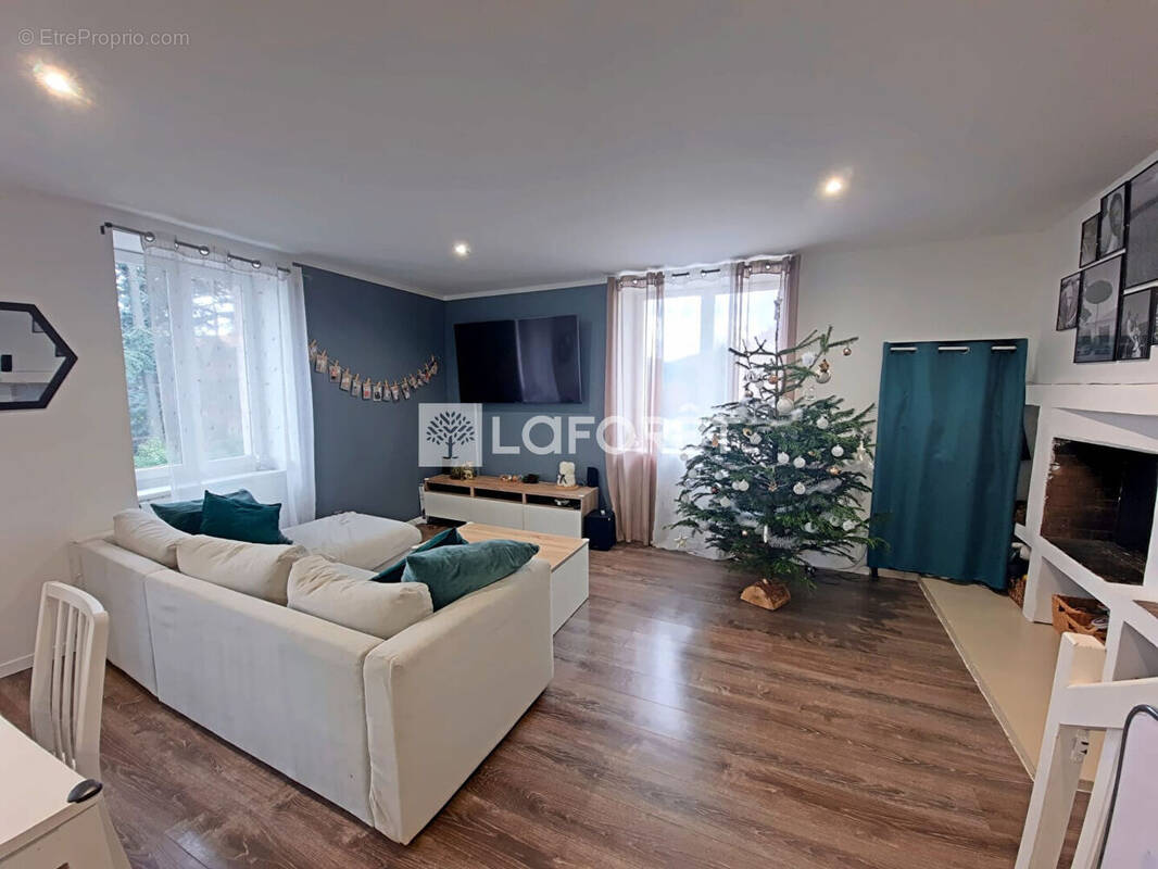 Appartement à SAINT-JEAN-BONNEFONDS