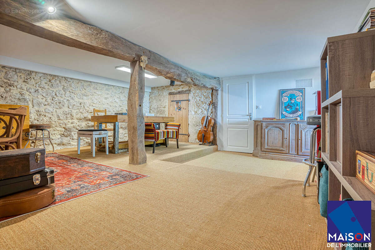 Entre Villeneuve-sur-Lot et Agen, Propriété en pierre avec gîte, piscine et pigeonnier  Dans la campagne venez découvrir cette b - photo 13