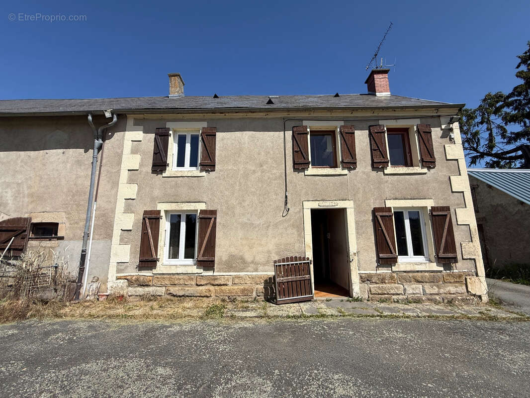 Maison à SAINT-JULIEN-LA-GENESTE