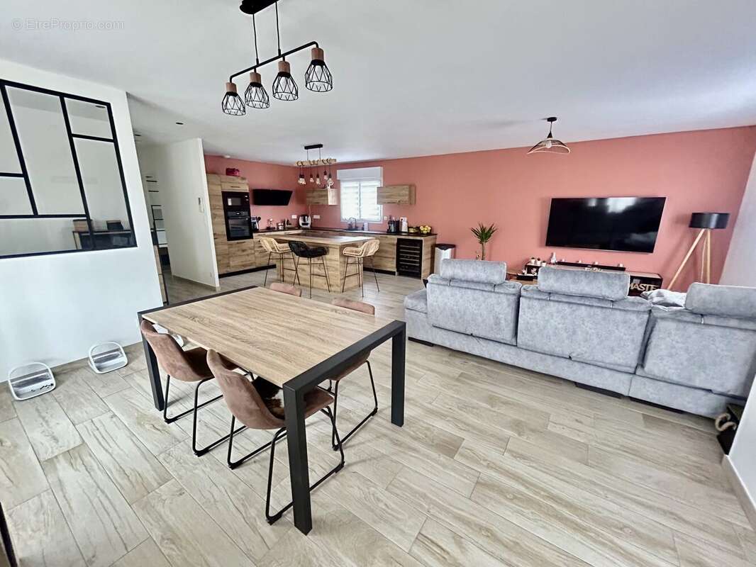 Maison à IS-SUR-TILLE