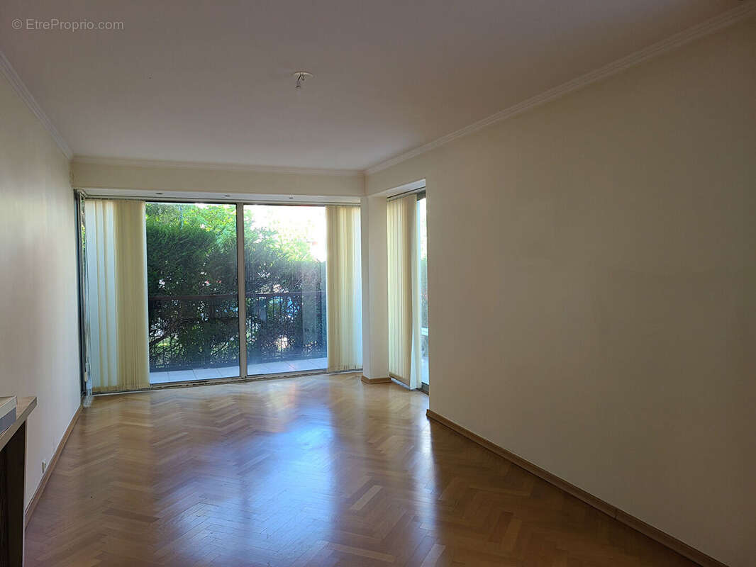 Appartement à FONTENAY-LE-FLEURY