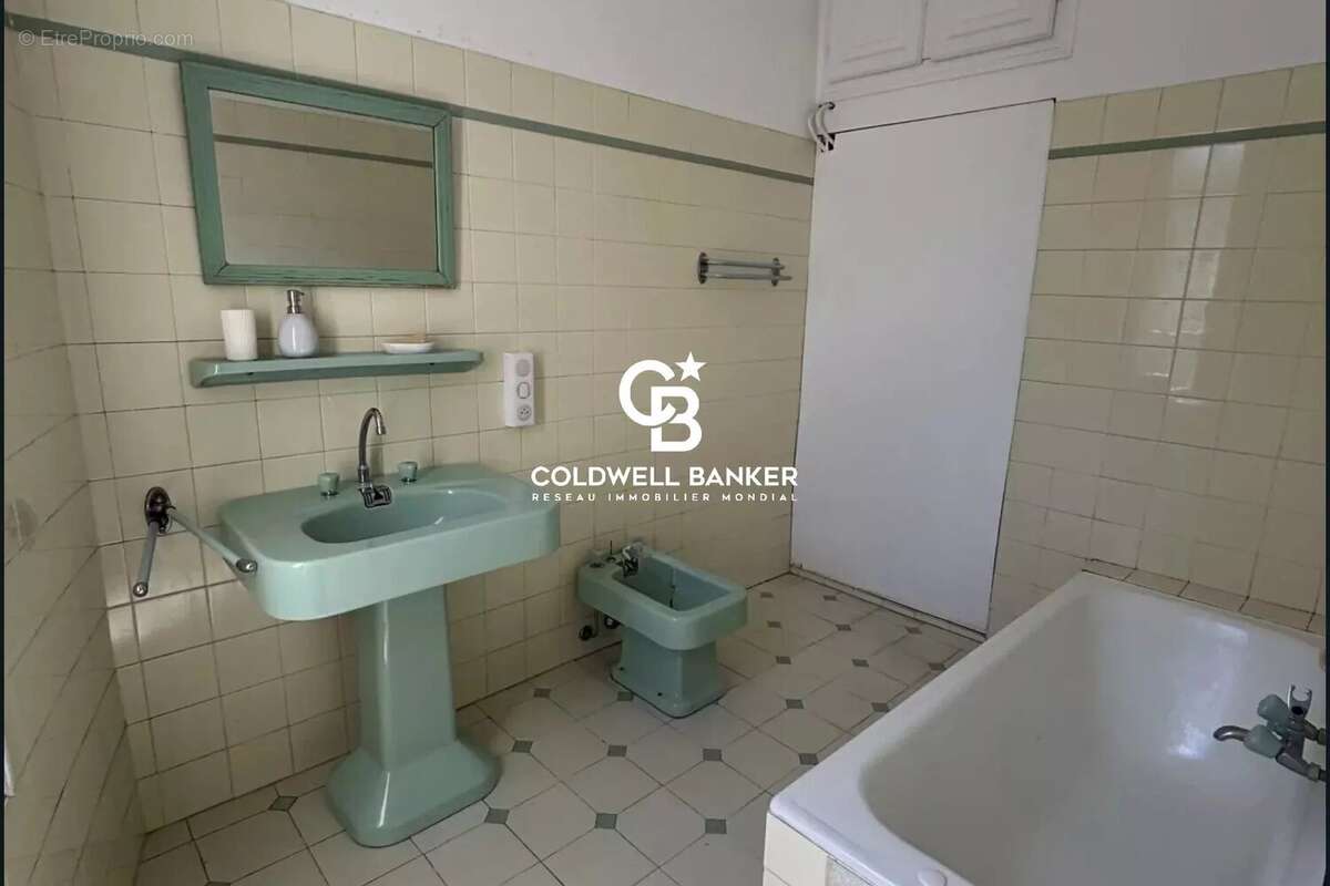 Unique à Cannes maison de ville  avec près de 300 m² de garages et stockage - photo 9