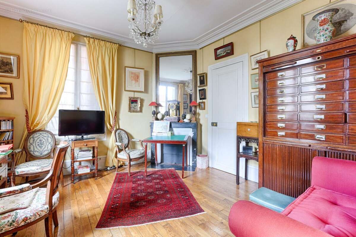 Maison à LA GARENNE-COLOMBES