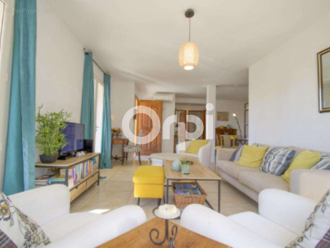 Appartement à MONTAUROUX