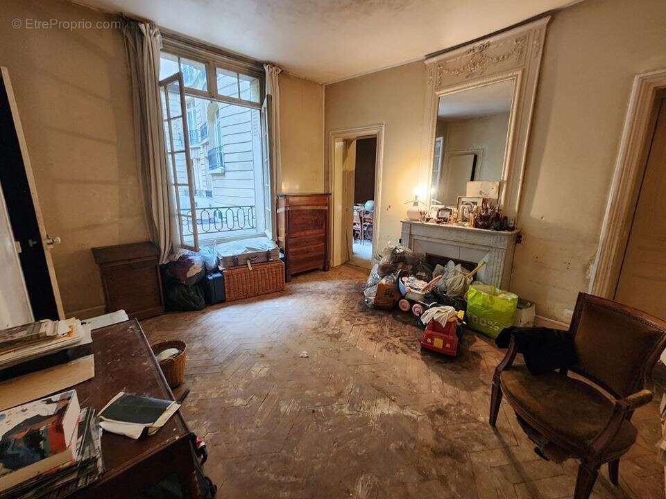 Appartement à PARIS-16E