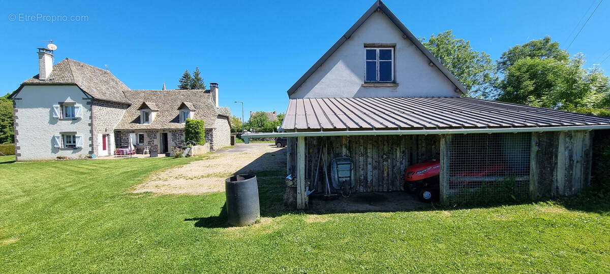 Maison à LACROIX-BARREZ