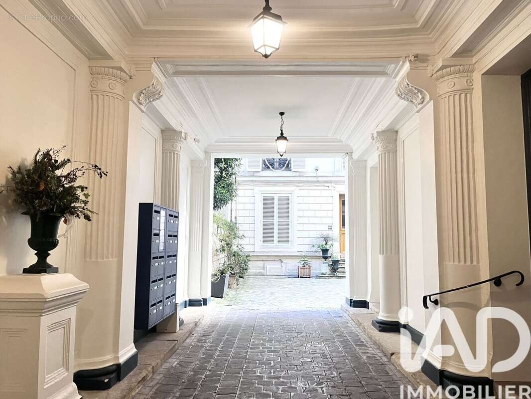 Photo 2 - Appartement à PARIS-8E