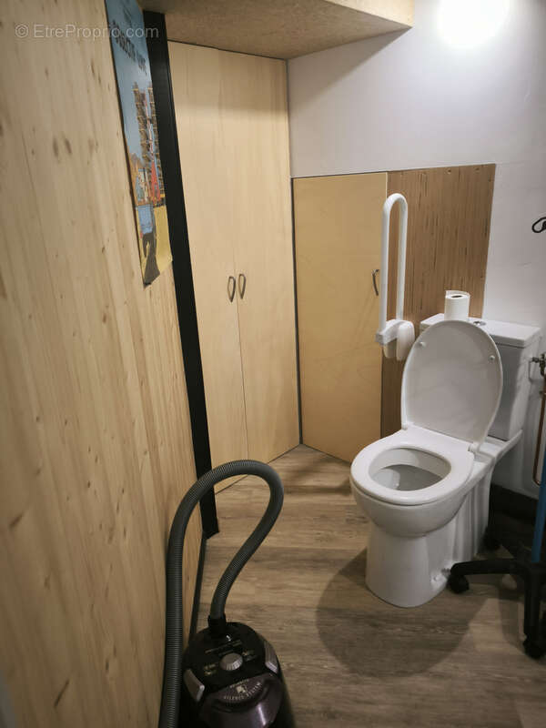 Commerce à MONTAREN-ET-SAINT-MEDIERS