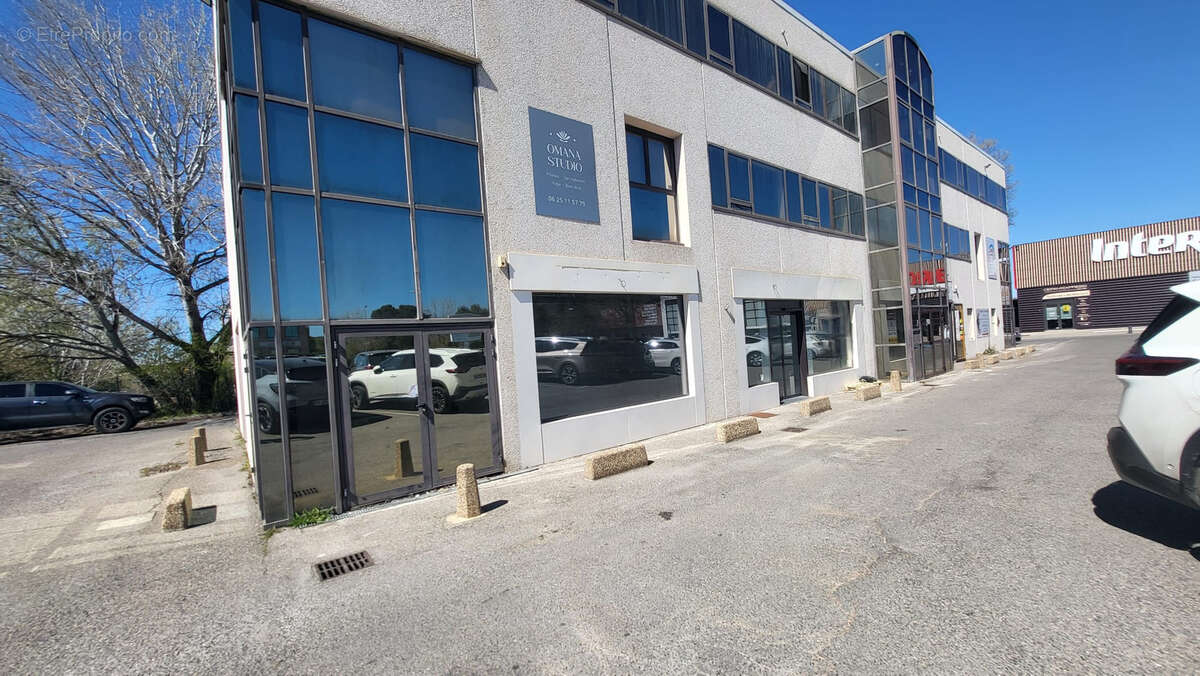 Commerce à VENELLES