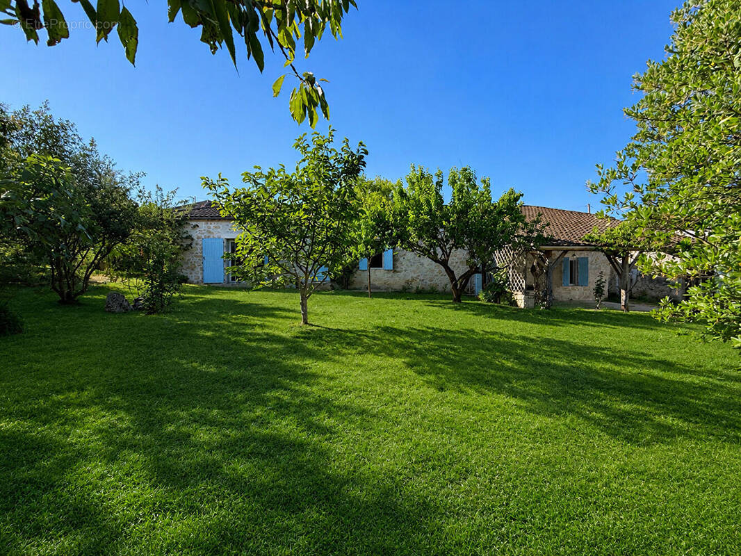 Maison à SAINT-ANTOINE-DE-FICALBA