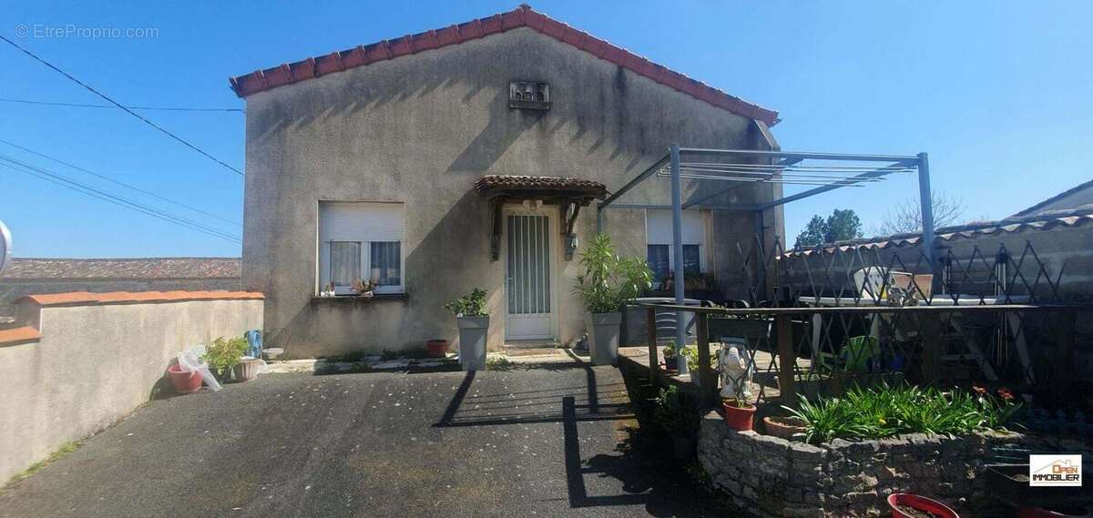 Maison à ASNIERES-SUR-NOUERE