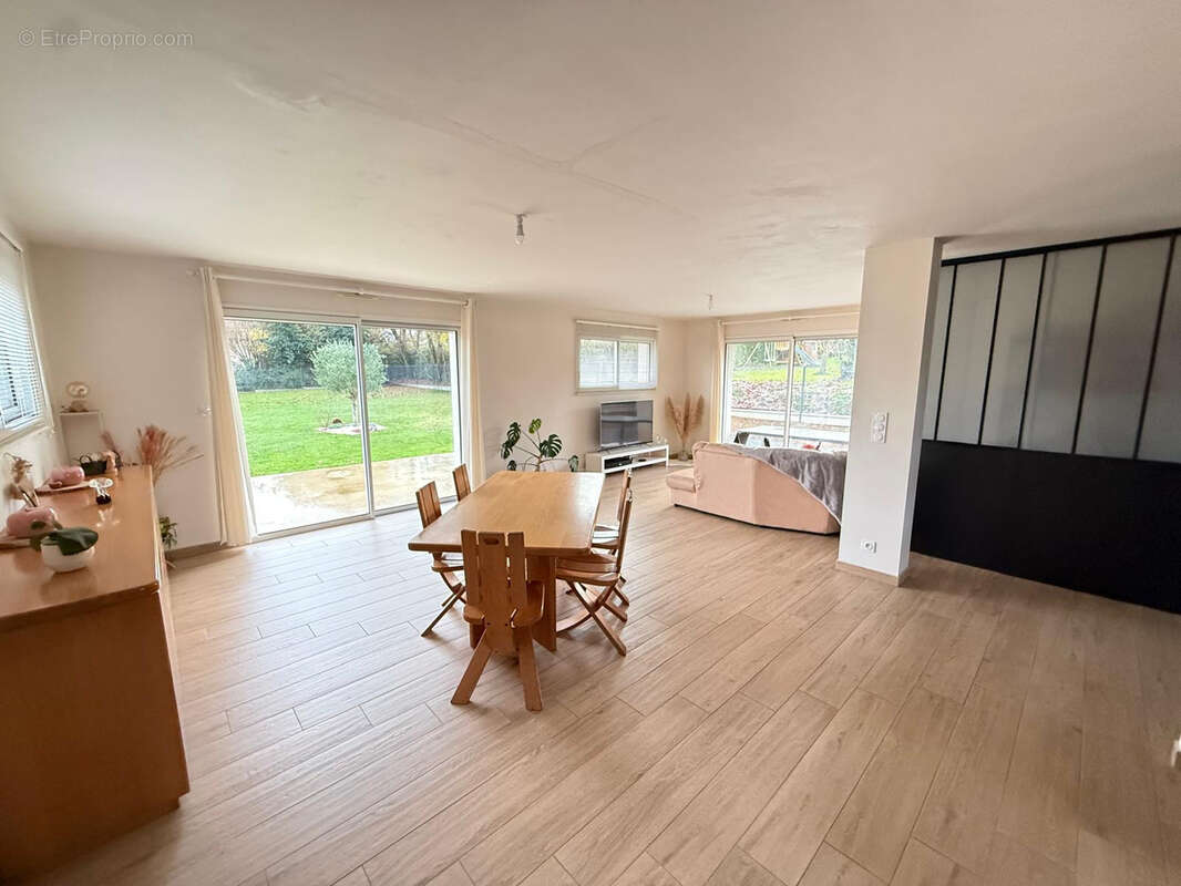 Maison à MONTREVAULT