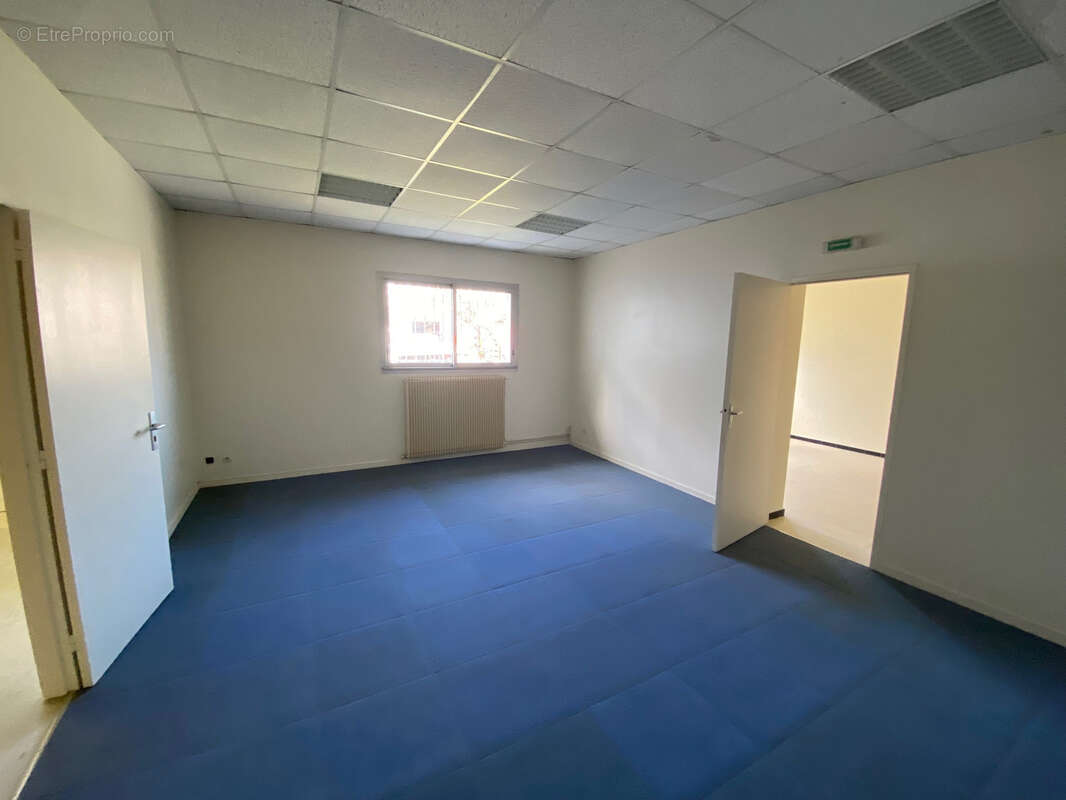 Commerce à LATRESNE