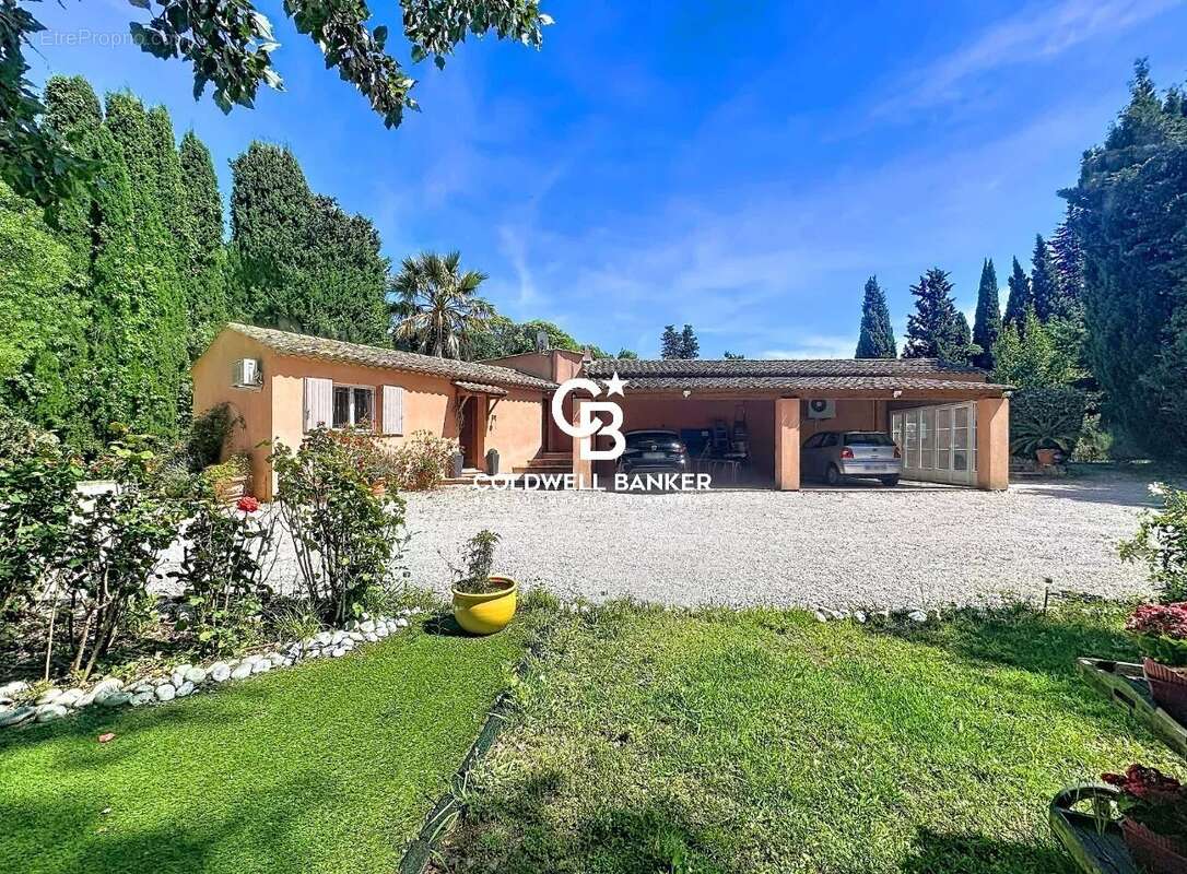 Maison à ROQUEBRUNE-SUR-ARGENS
