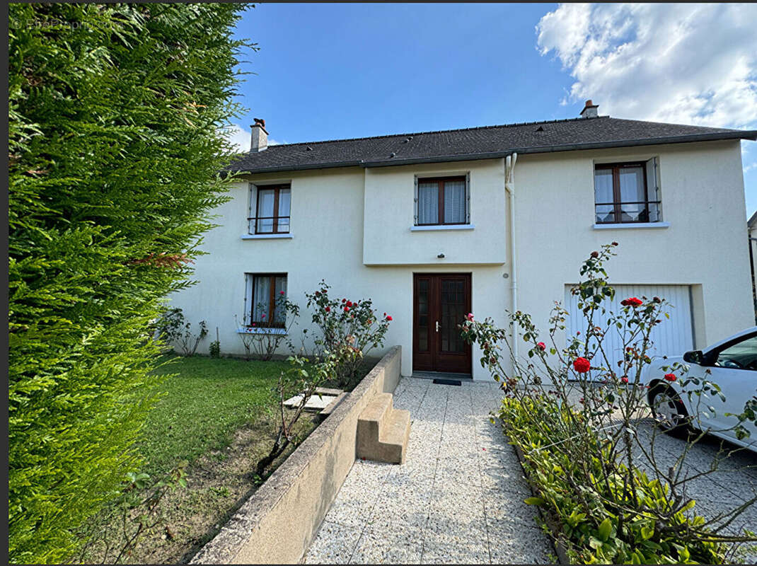 Amboise - Maison familiale 163 m2 5 chambres et jardin - photo 3