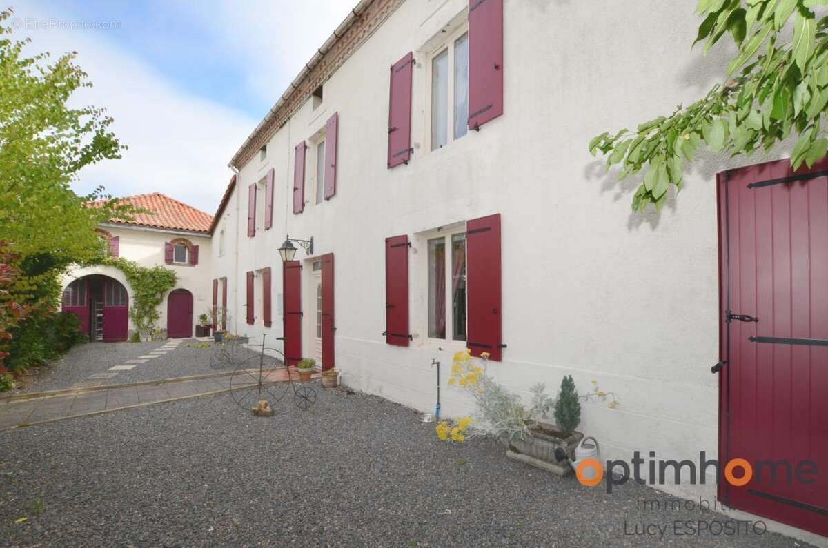 Spacieuse maison de campagne aux multiples possibilités – Saint-Christophe, Charente  - photo 57