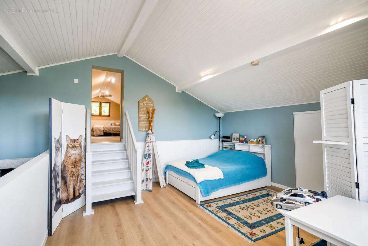 Maison familiale de 170 m² avec piscine à Primarette - photo 14