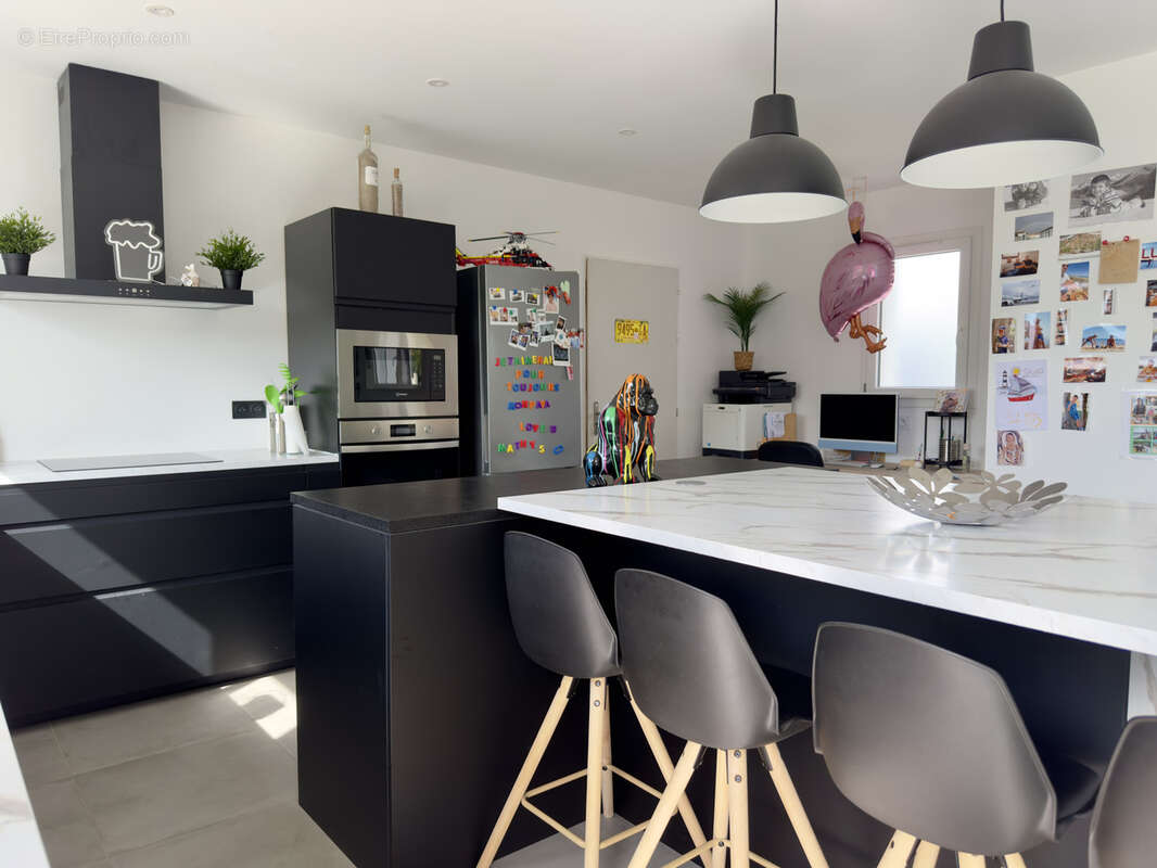 Maison à CHAMPAGNE-LES-MARAIS