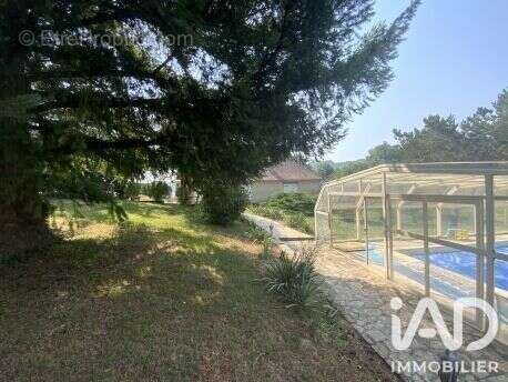 Maison 107 m² à Saint-Priest-Ligoure  - photo 2
