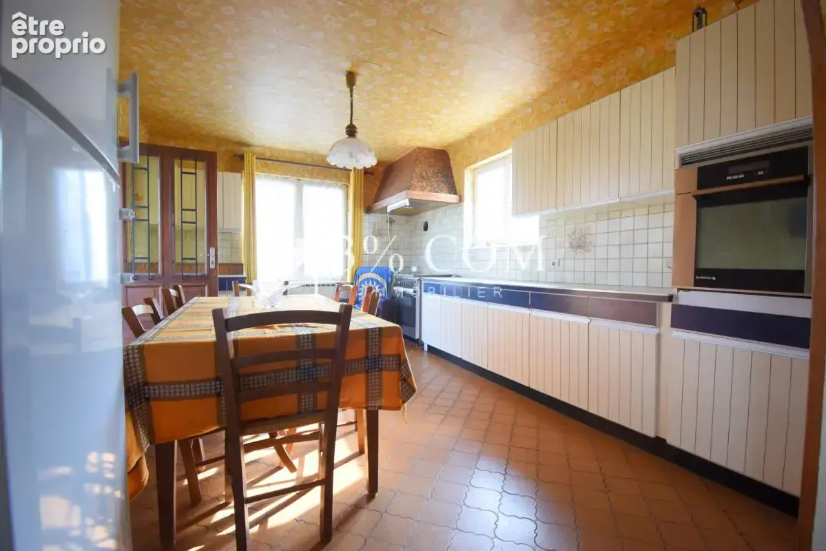 Maison de  120  m2 à rénover avec 4 chambres, 2 garages, gra - photo 5