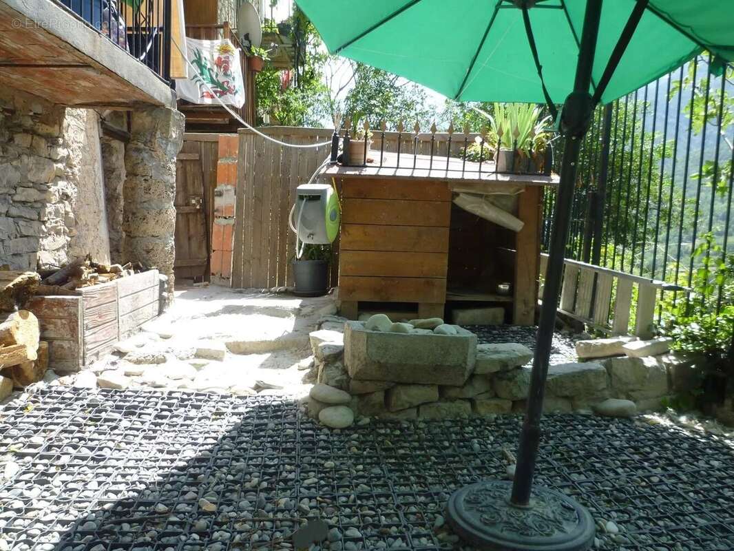 Maison à TOUET-SUR-VAR