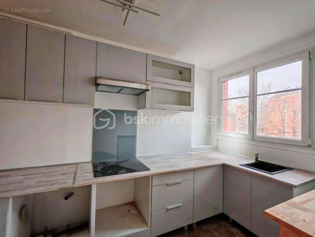 Superbe 3 pièces entièrement rénové avec balcon, ascenseur et vue dégagée - photo 5