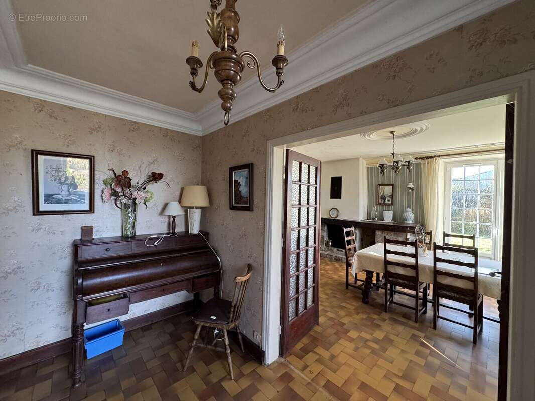 Maison à SAINT-FREGANT