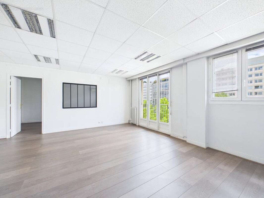 Commerce à NEUILLY-SUR-SEINE