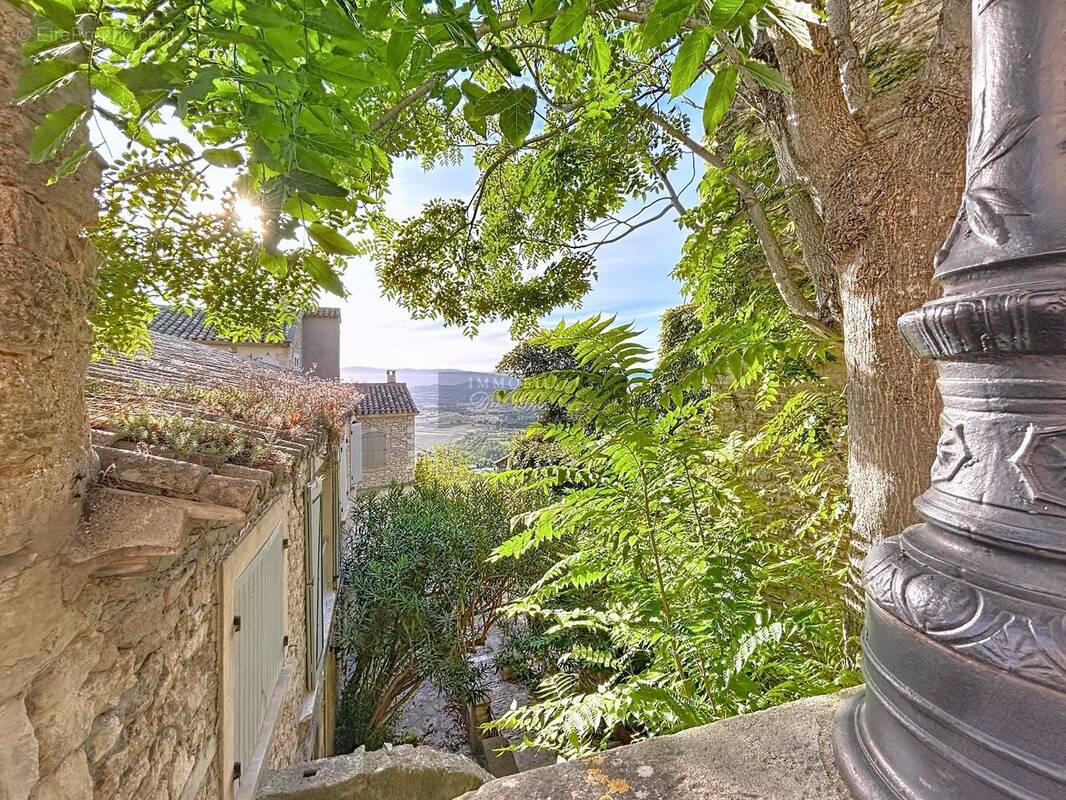 Maison à GORDES