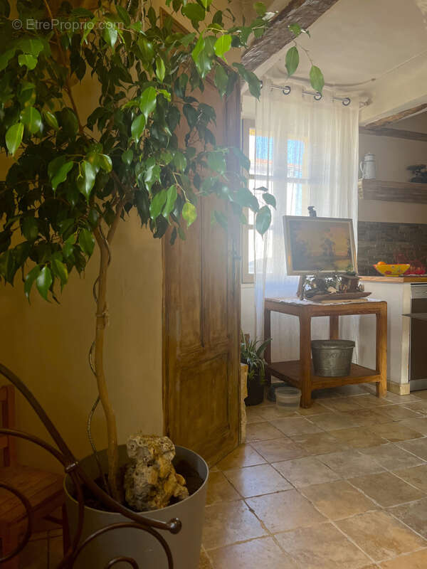 Maison avec terrain et stationnements proche village - photo 16