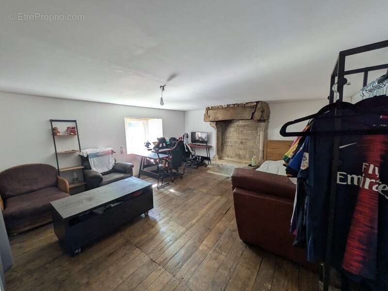 Séglien en campagne longère en pierre rénovée avec vie de plain pied de 243m², garage, atelier et dépendance parcelle de 7125m² - photo 19