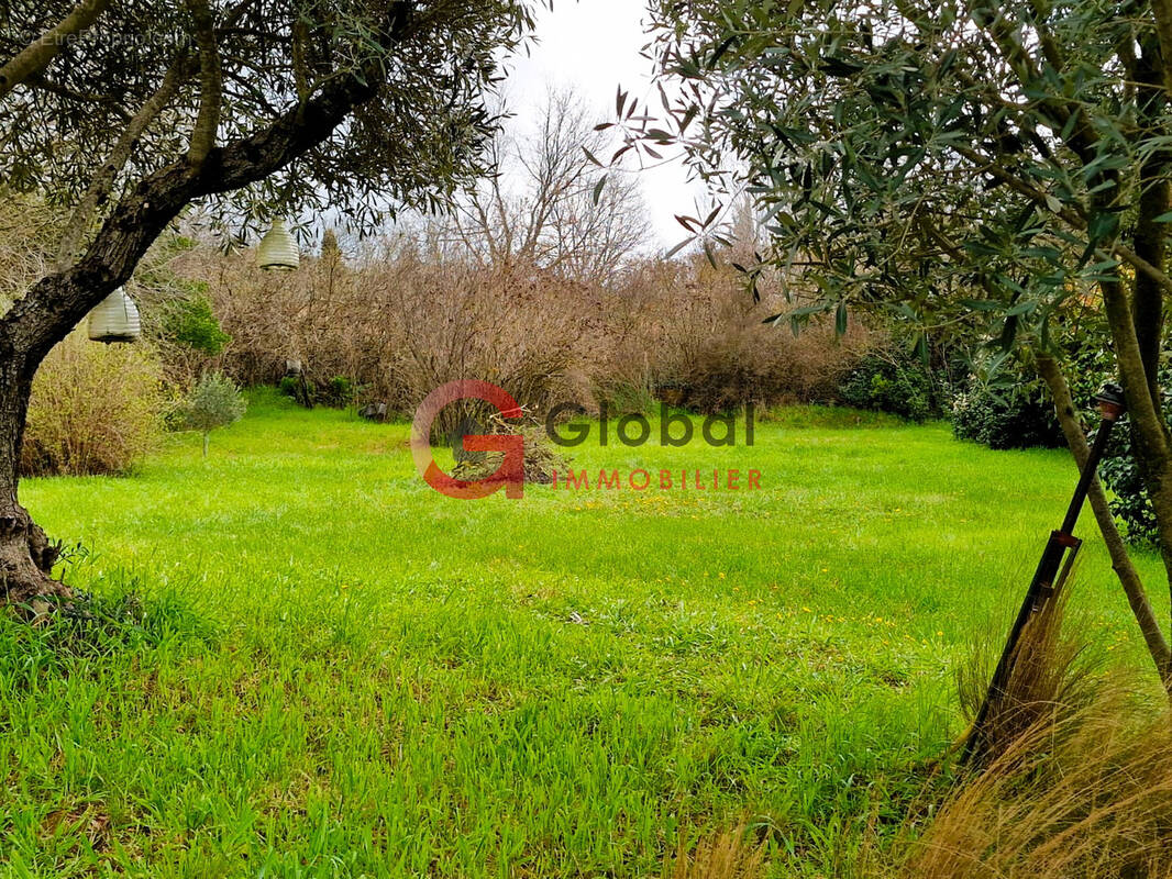 Terrain à VILLECROZE