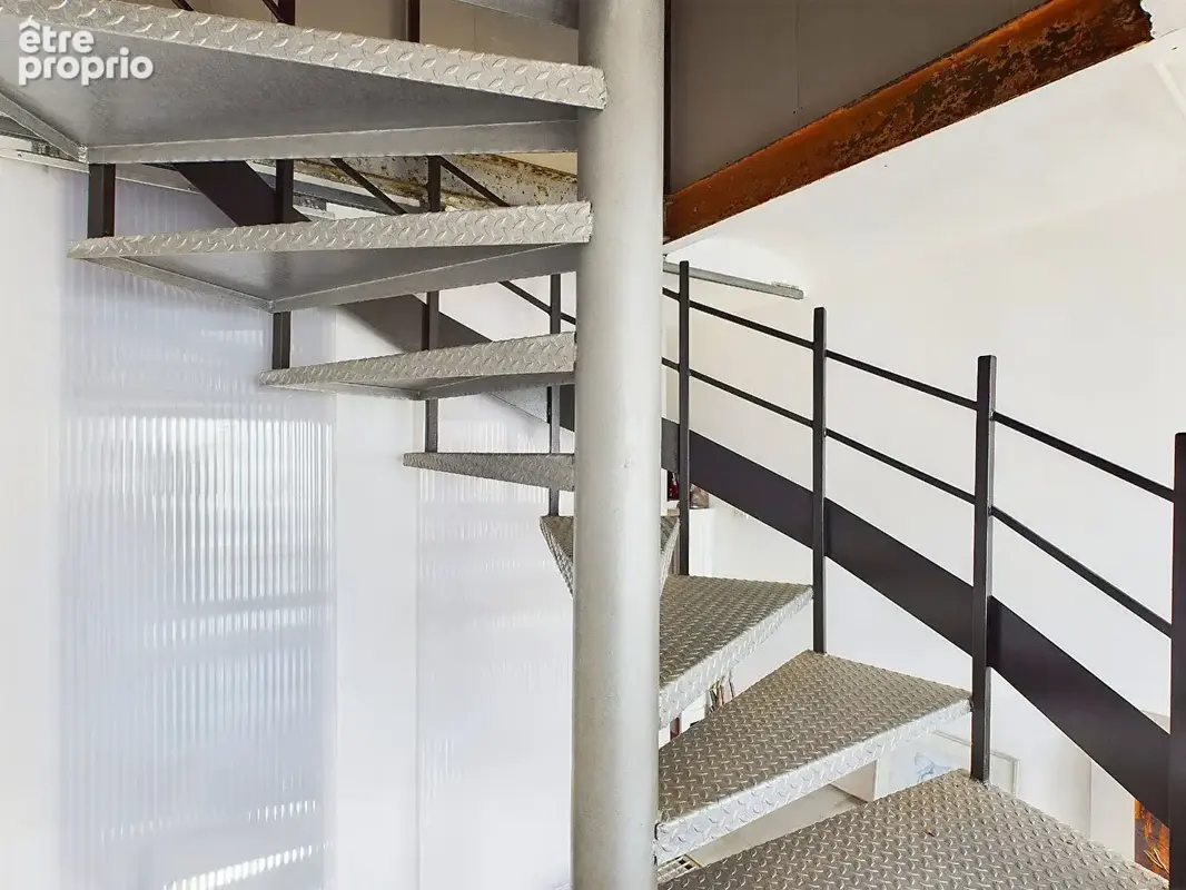 Loft de 245m²  sur 3 plateaux d'ans une ancienne filature  sur parcelle de 900m² situe a villeneuve de berg 07170 - photo 9