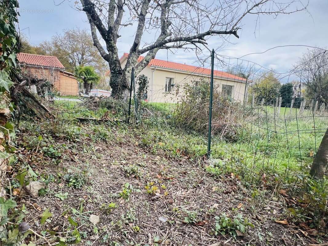 Parking à SAINT-AUVENT