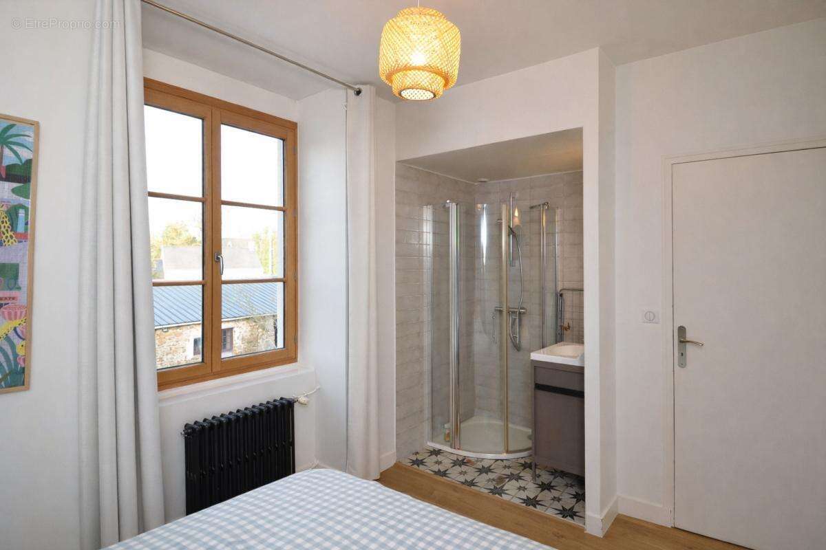 Maison de 220 m2   6 pieces - 4 chambres   dépendance   terr - photo 4