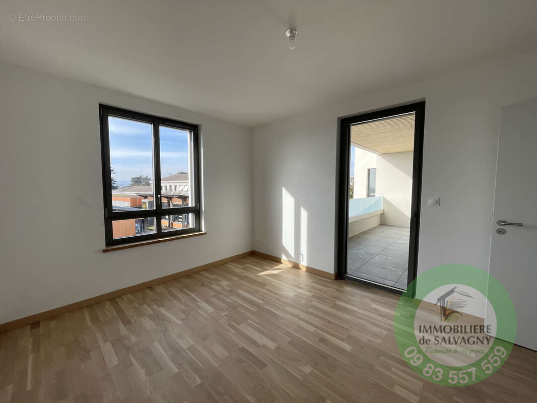 Appartement à LA TOUR-DE-SALVAGNY