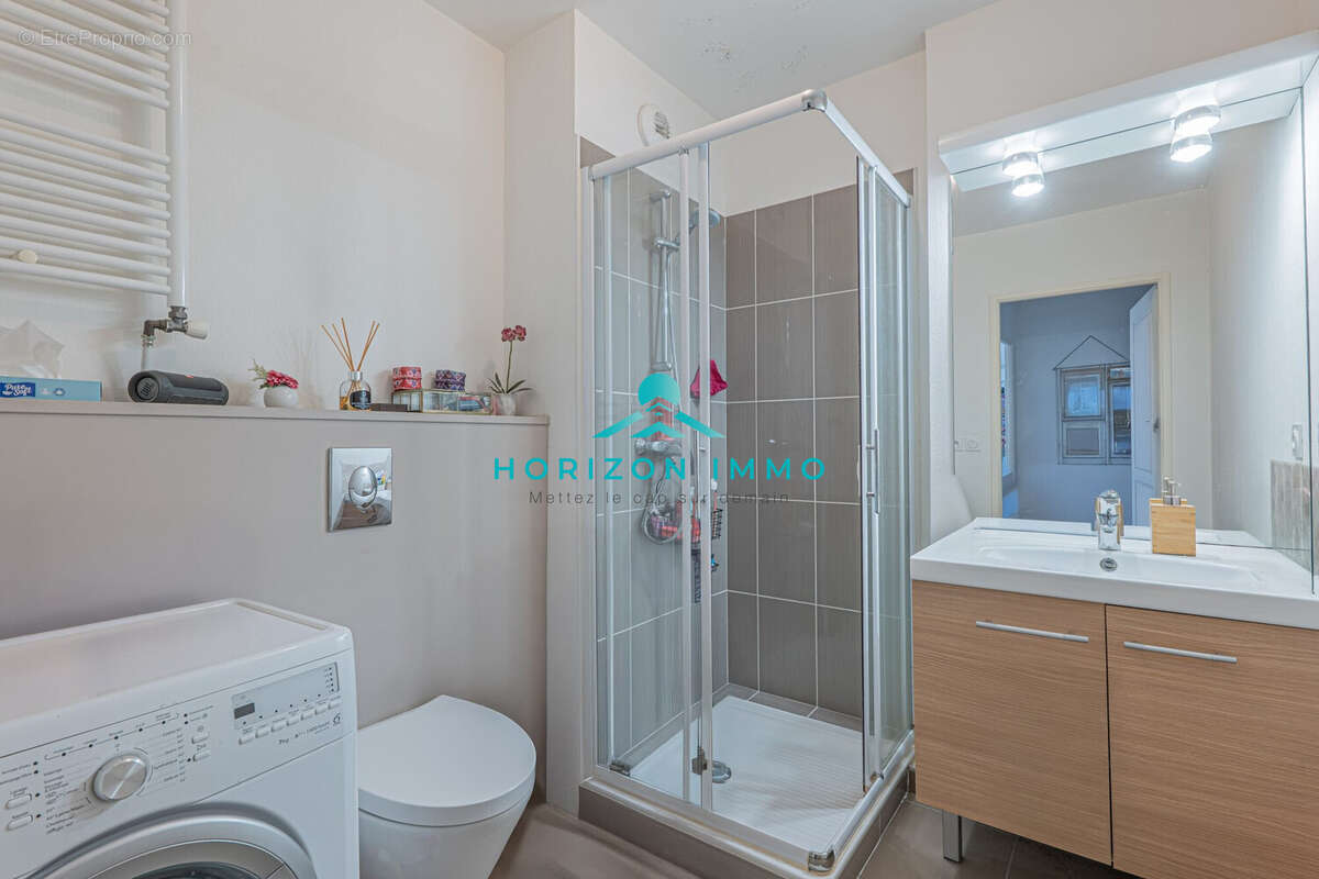 Appartement à SAINT-LAURENT-DU-VAR