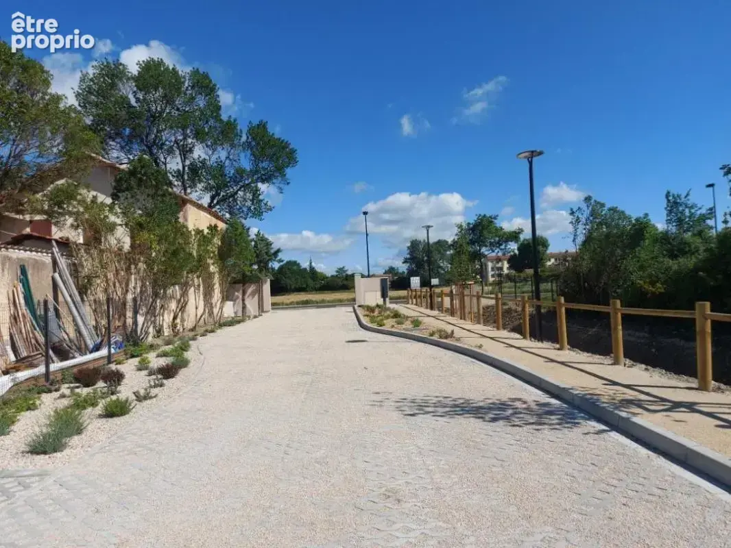 Terrain a batir viabilise de  568 m² piscinable et libre constructeur - photo 3